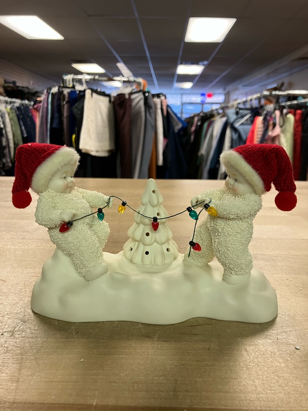 Department 56 Snowbabies Tug O' Lights Figurine - White - Picture 3 of 8